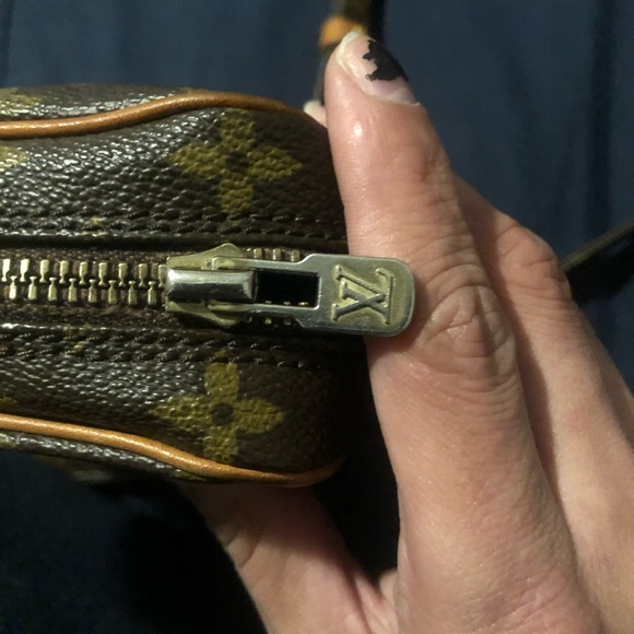 Louis Vuitton Danube Crossbody Bag - Picture 16 of 16